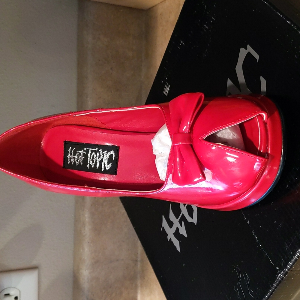 Red patent leather pumps